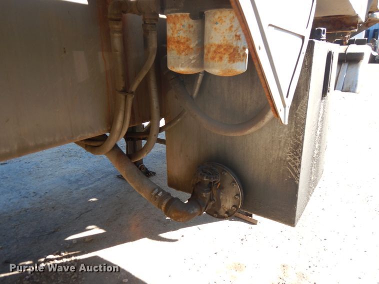 image for item HD9079 1997 Presvac Systems Limited vacuum trailer