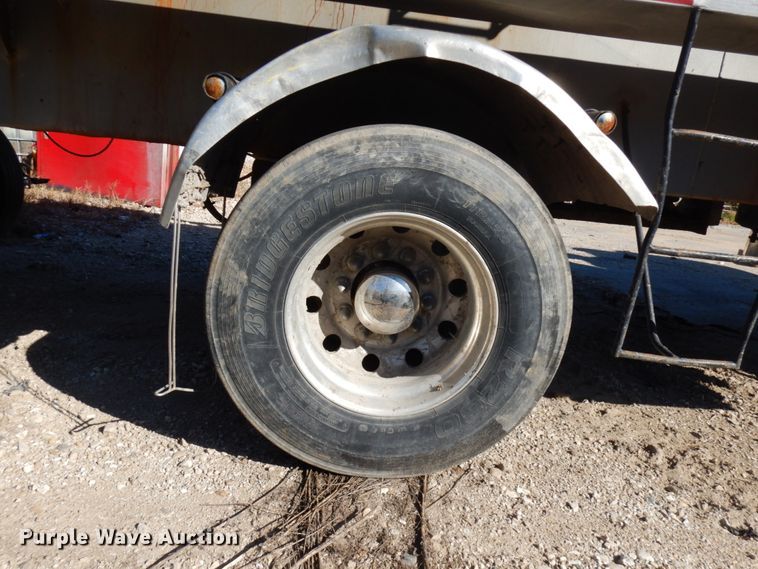 image for item HD9079 1997 Presvac Systems Limited vacuum trailer