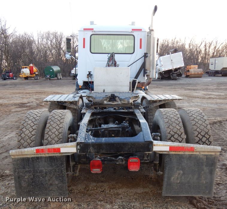 image for item HD9247 2007 Mack CXN613  semi truck