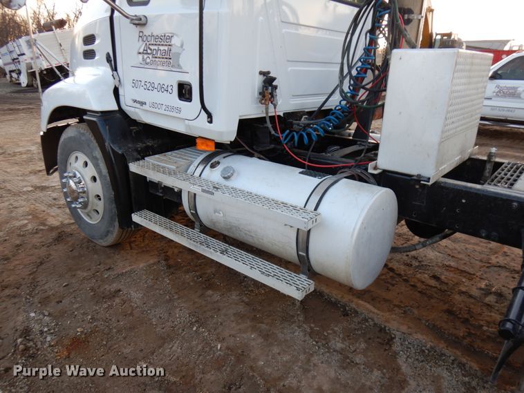 image for item HD9247 2007 Mack CXN613  semi truck