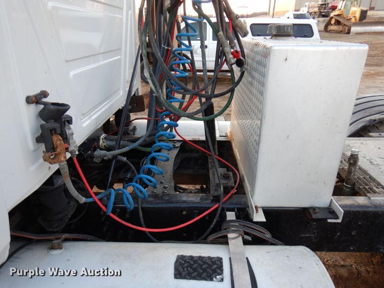 image for item HD9247 2007 Mack CXN613  semi truck