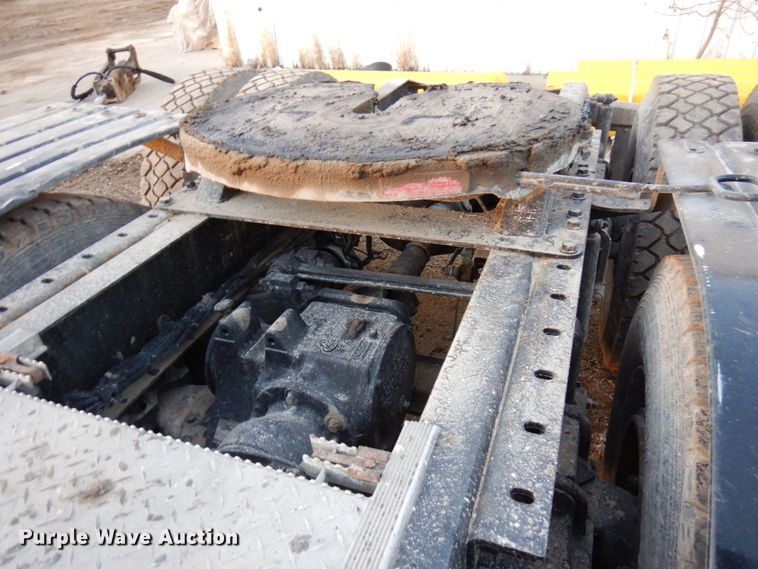 image for item HD9247 2007 Mack CXN613  semi truck