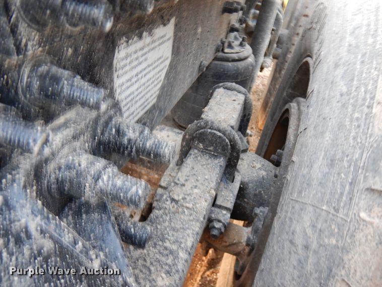 image for item HD9247 2007 Mack CXN613  semi truck