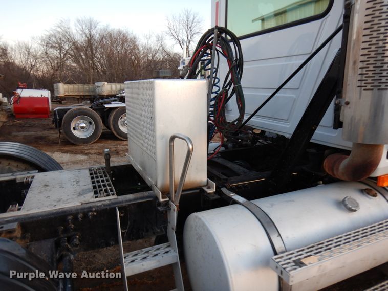 image for item HD9247 2007 Mack CXN613  semi truck