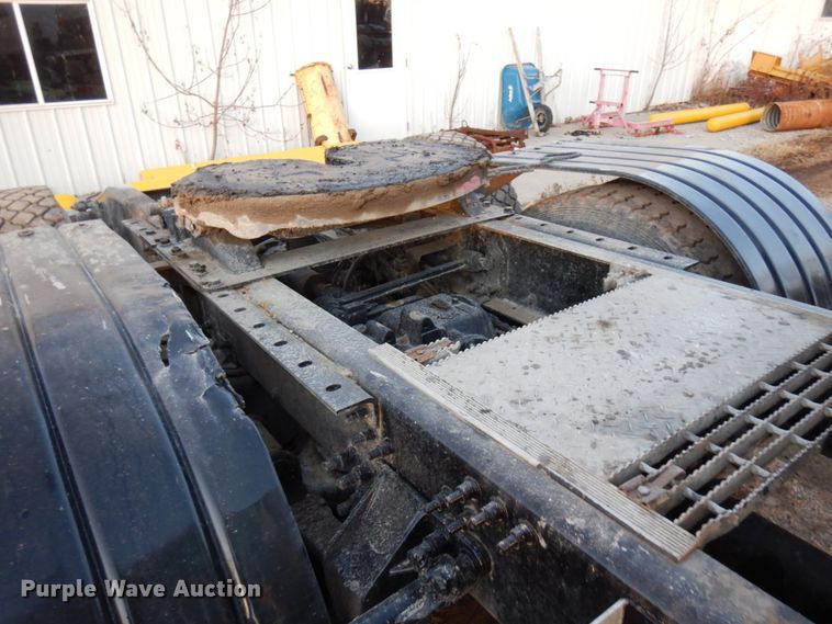 image for item HD9247 2007 Mack CXN613  semi truck