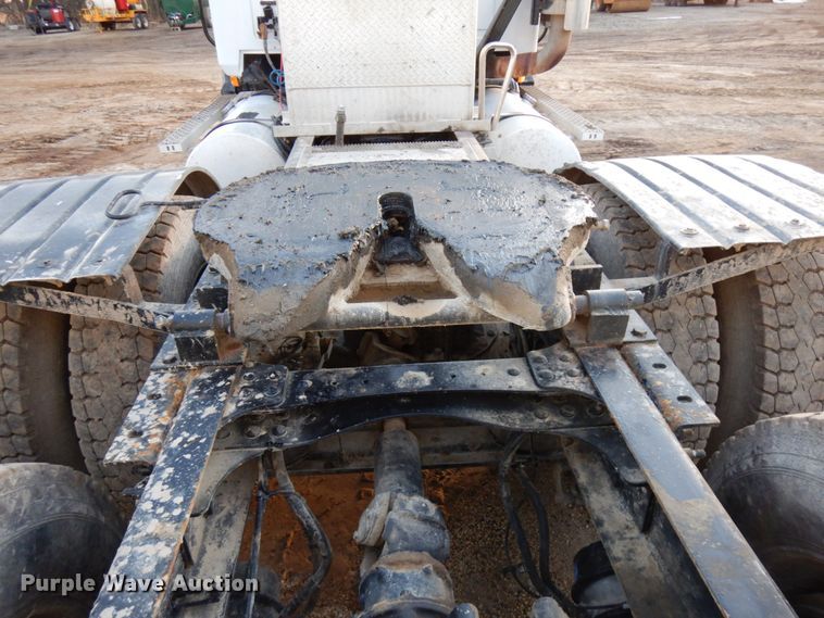 image for item HD9247 2007 Mack CXN613  semi truck