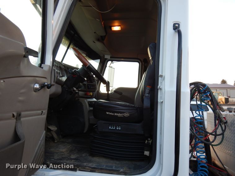 image for item HD9247 2007 Mack CXN613  semi truck