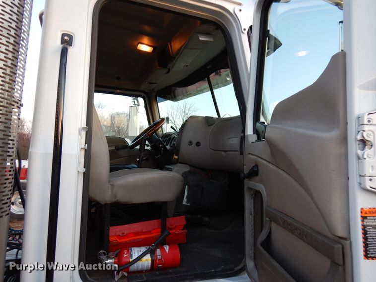 image for item HD9247 2007 Mack CXN613  semi truck