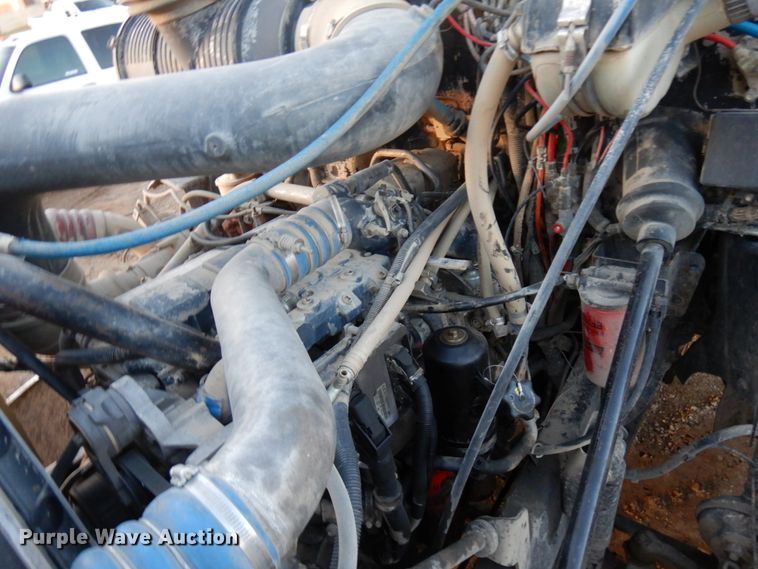 image for item HD9247 2007 Mack CXN613  semi truck