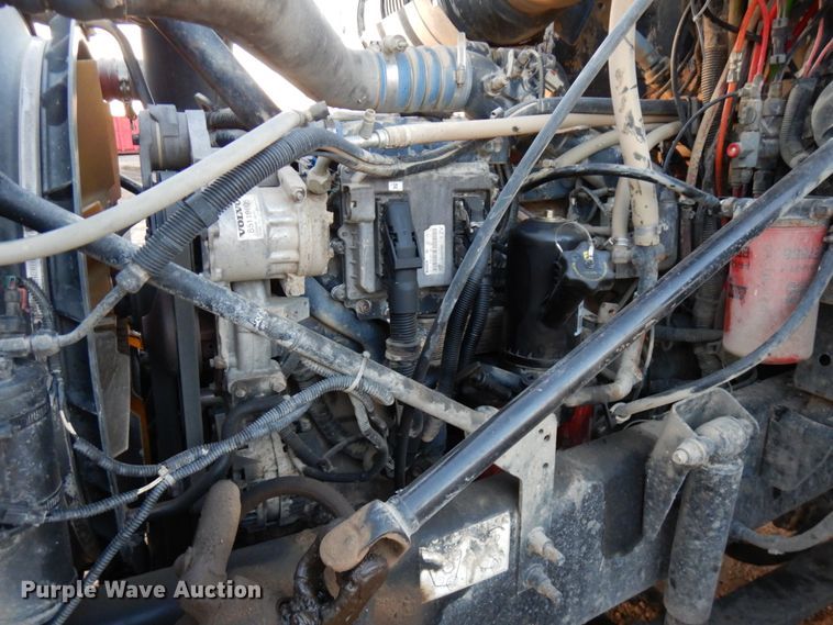 image for item HD9247 2007 Mack CXN613  semi truck