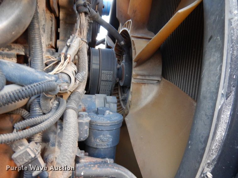 image for item HD9247 2007 Mack CXN613  semi truck