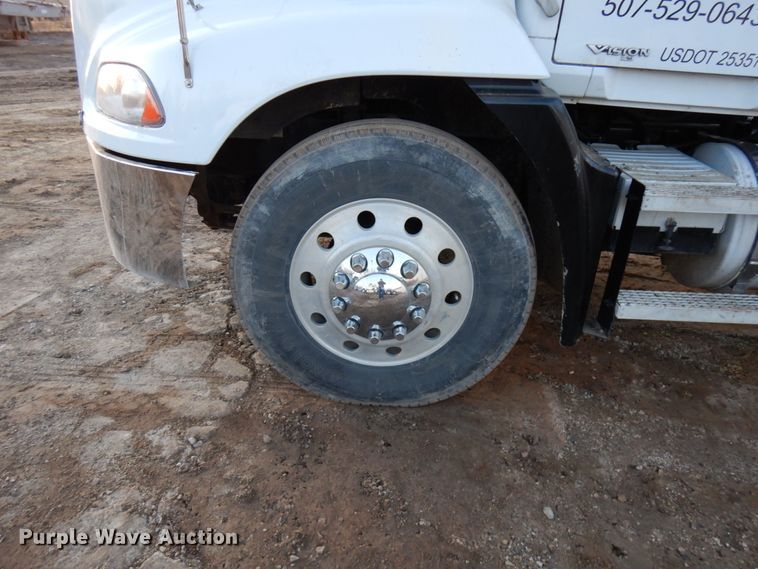 image for item HD9247 2007 Mack CXN613  semi truck