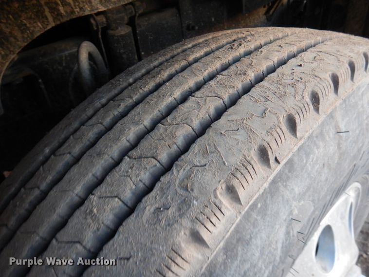 image for item HD9247 2007 Mack CXN613  semi truck