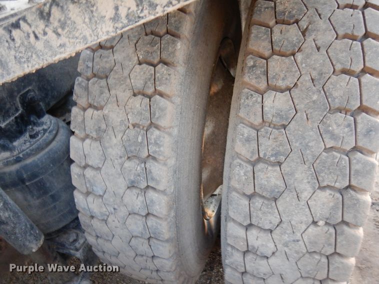 image for item HD9247 2007 Mack CXN613  semi truck