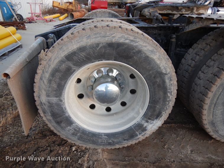 image for item HD9247 2007 Mack CXN613  semi truck