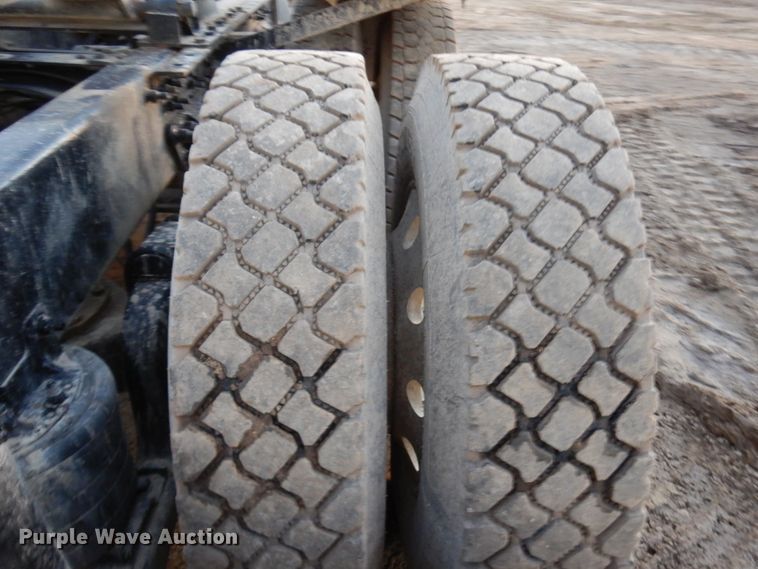 image for item HD9247 2007 Mack CXN613  semi truck