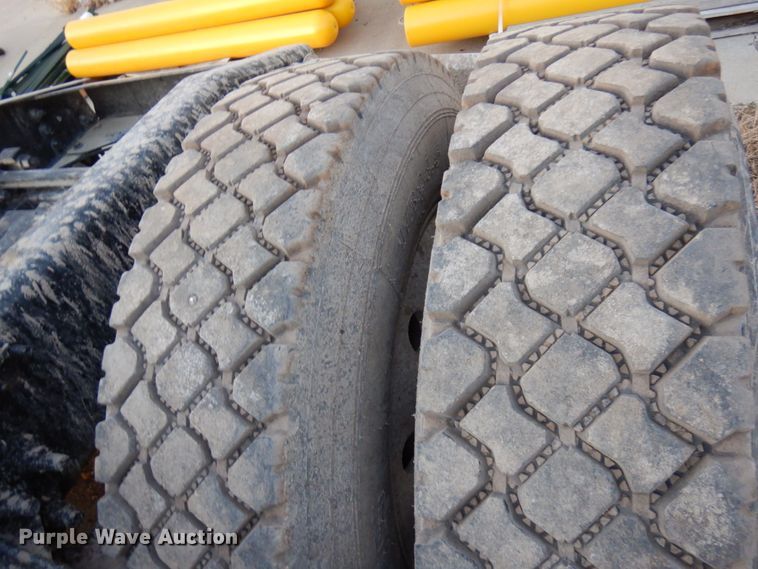 image for item HD9247 2007 Mack CXN613  semi truck