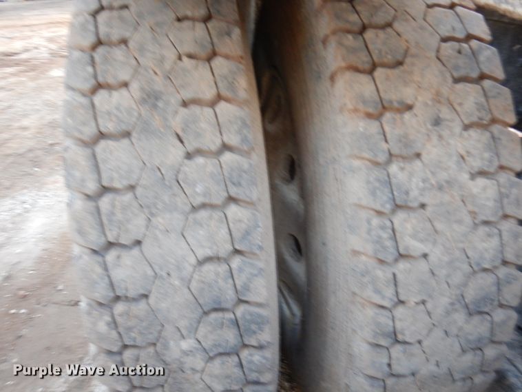 image for item HD9247 2007 Mack CXN613  semi truck