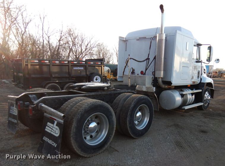 image for item HD9248 2003 Mack CX613  semi truck