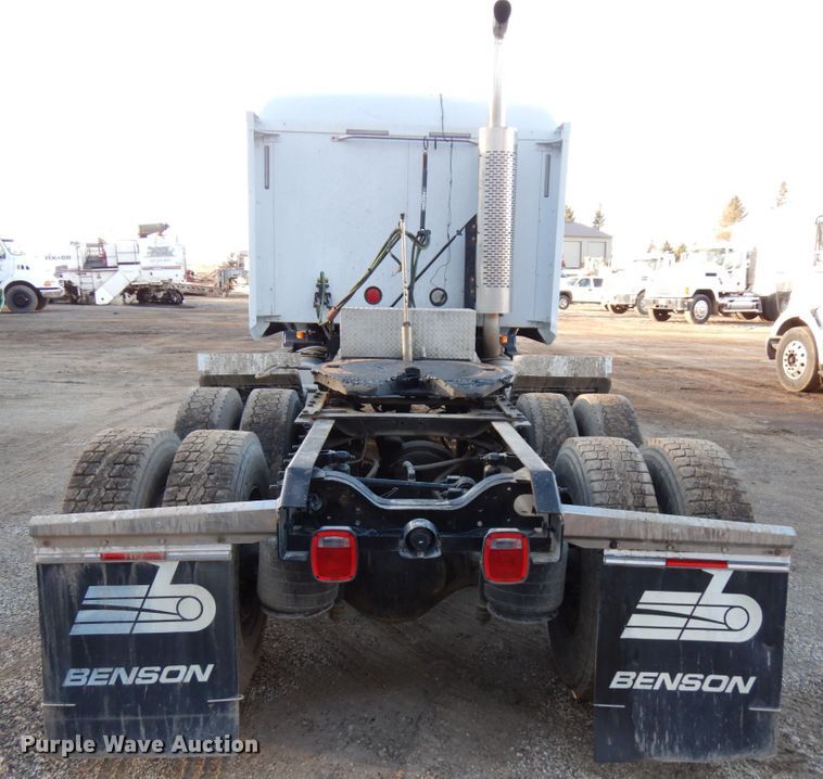 image for item HD9248 2003 Mack CX613  semi truck