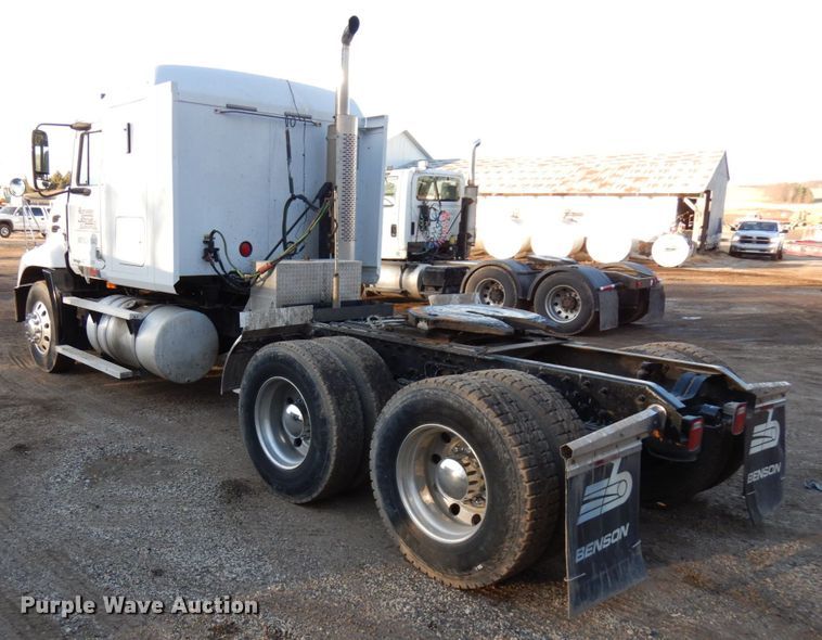 image for item HD9248 2003 Mack CX613  semi truck