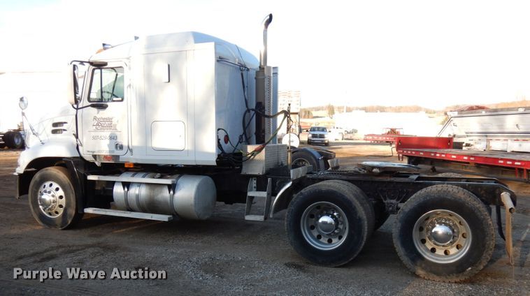 image for item HD9248 2003 Mack CX613  semi truck