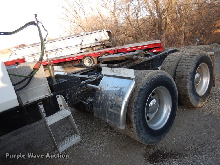 image for item HD9248 2003 Mack CX613  semi truck