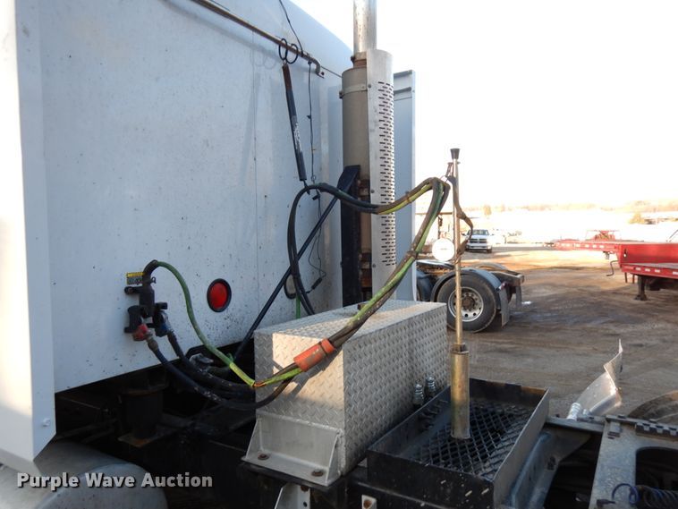 image for item HD9248 2003 Mack CX613  semi truck