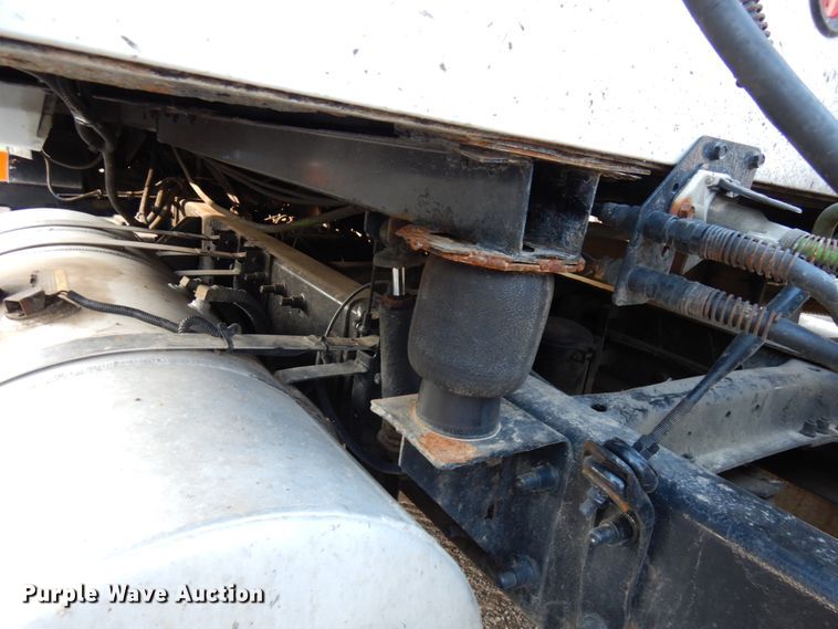 image for item HD9248 2003 Mack CX613  semi truck