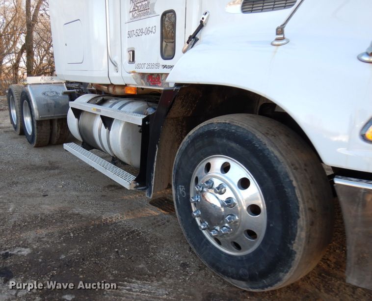 image for item HD9248 2003 Mack CX613  semi truck