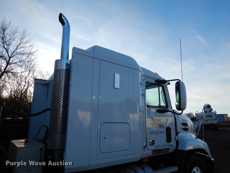 image for item HD9248 2003 Mack CX613  semi truck