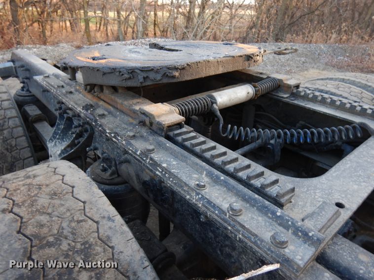 image for item HD9248 2003 Mack CX613  semi truck