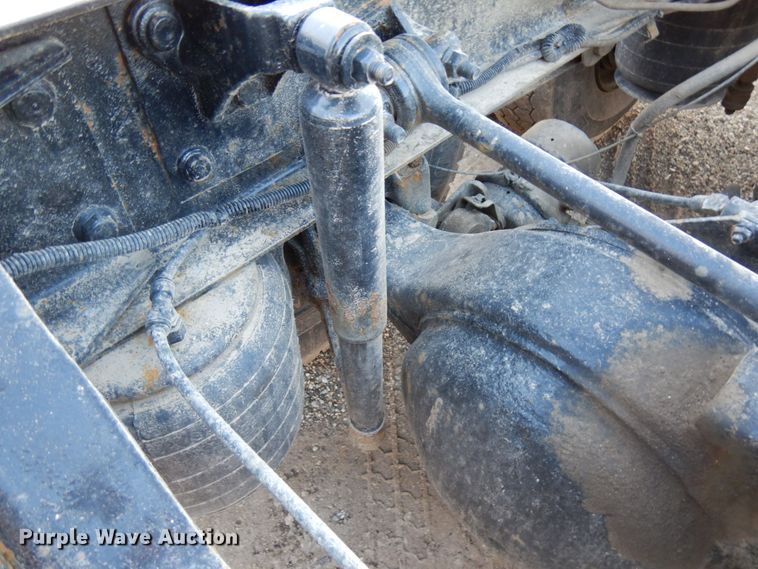 image for item HD9248 2003 Mack CX613  semi truck