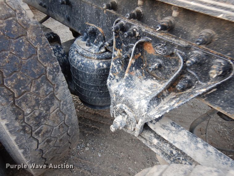 image for item HD9248 2003 Mack CX613  semi truck