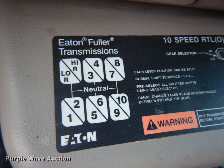 image for item HD9248 2003 Mack CX613  semi truck