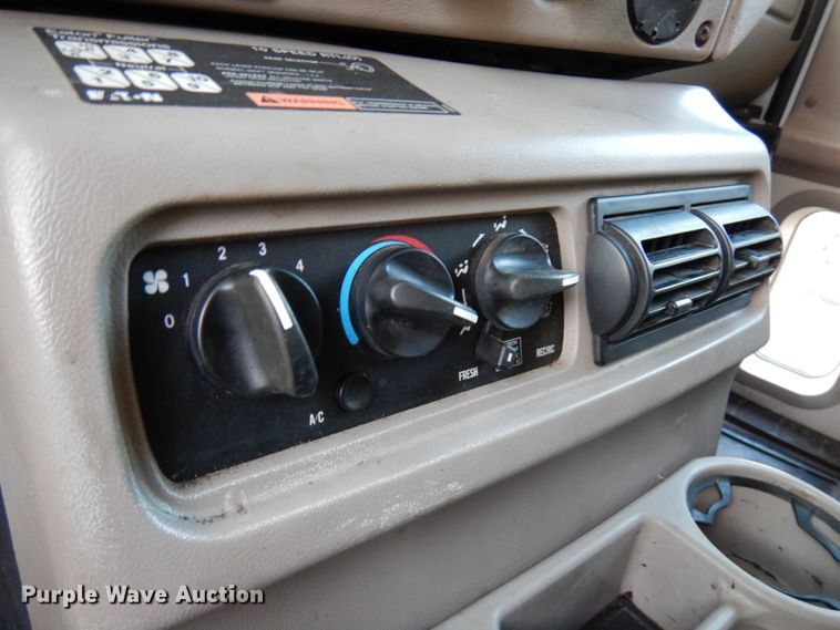 image for item HD9248 2003 Mack CX613  semi truck