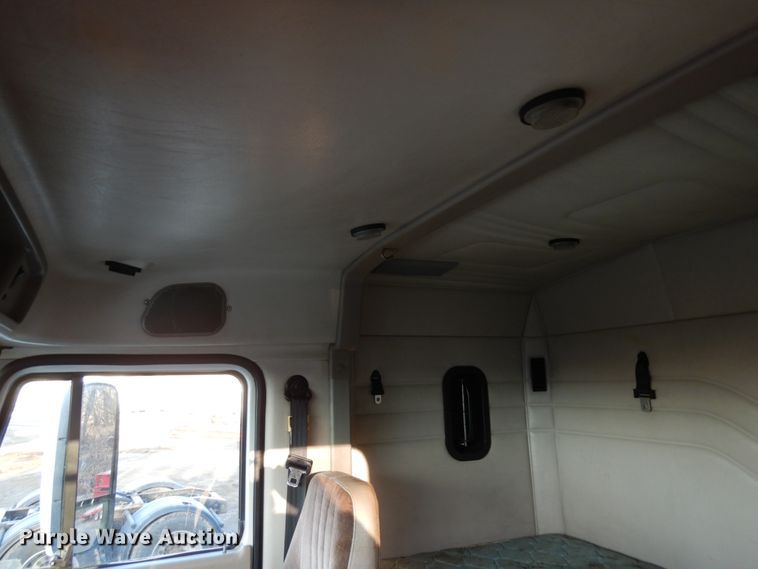 image for item HD9248 2003 Mack CX613  semi truck