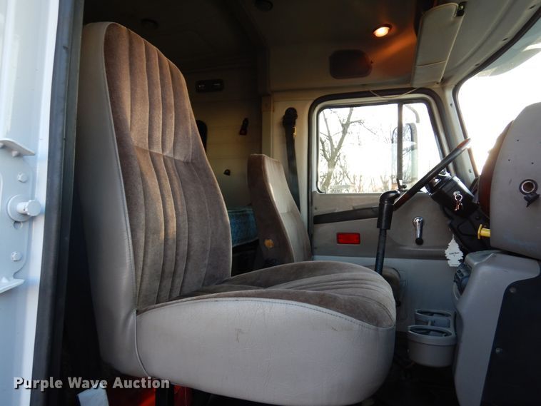 image for item HD9248 2003 Mack CX613  semi truck