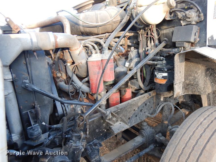 image for item HD9248 2003 Mack CX613  semi truck