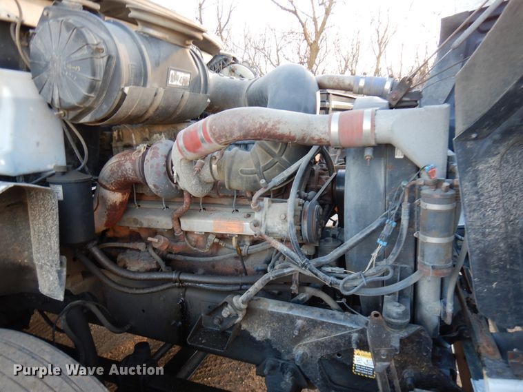 image for item HD9248 2003 Mack CX613  semi truck