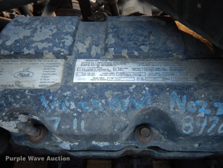 image for item HD9248 2003 Mack CX613  semi truck