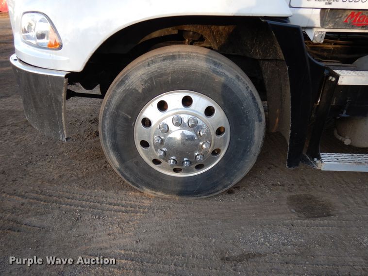 image for item HD9248 2003 Mack CX613  semi truck