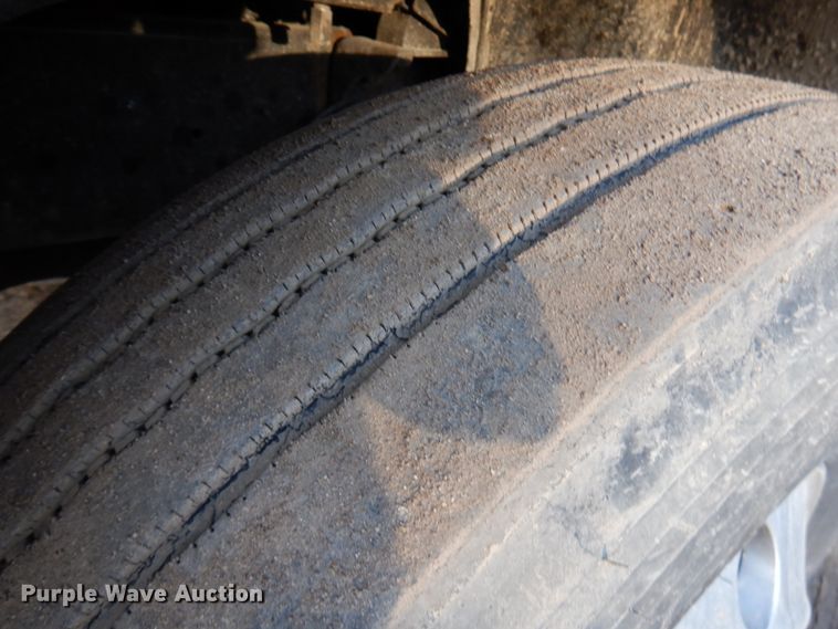 image for item HD9248 2003 Mack CX613  semi truck