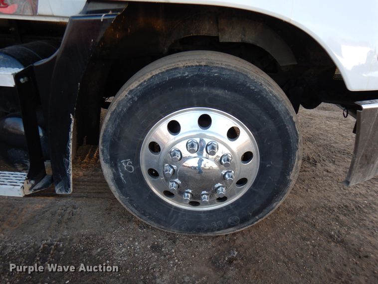 image for item HD9248 2003 Mack CX613  semi truck