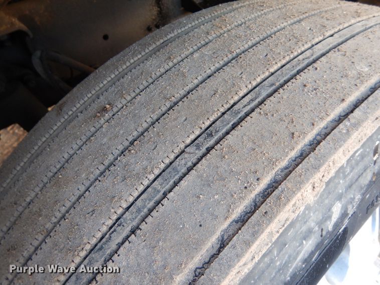 image for item HD9248 2003 Mack CX613  semi truck