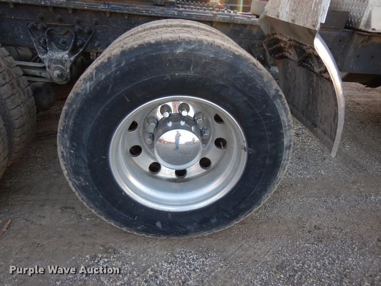 image for item HD9248 2003 Mack CX613  semi truck