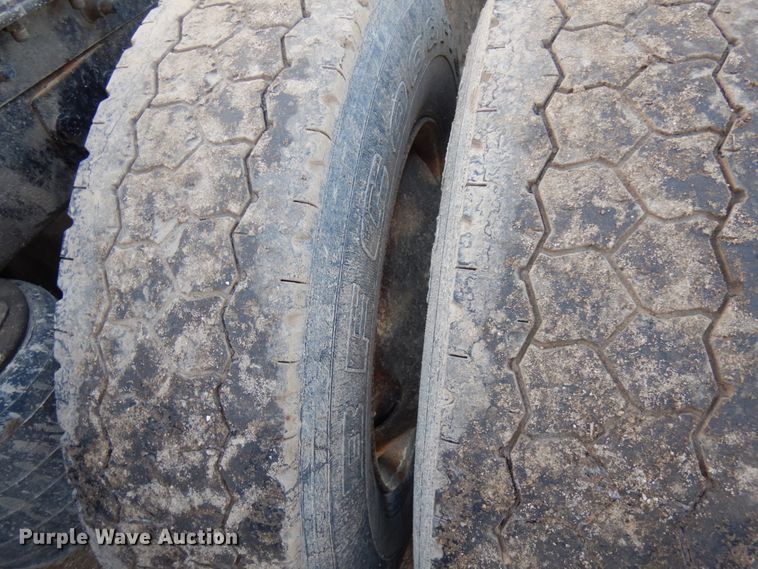 image for item HD9248 2003 Mack CX613  semi truck