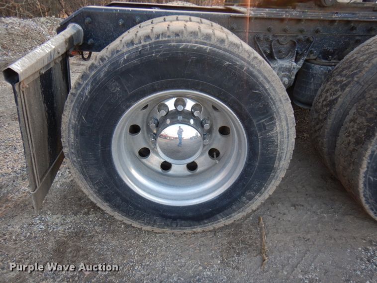 image for item HD9248 2003 Mack CX613  semi truck