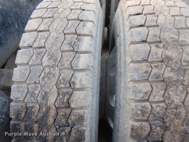 image for item HD9248 2003 Mack CX613  semi truck