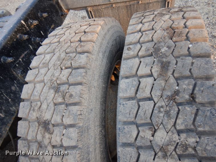 image for item HD9248 2003 Mack CX613  semi truck